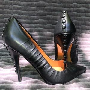 Elizabeth and James, size 7.5, like new. Black leather with button back.